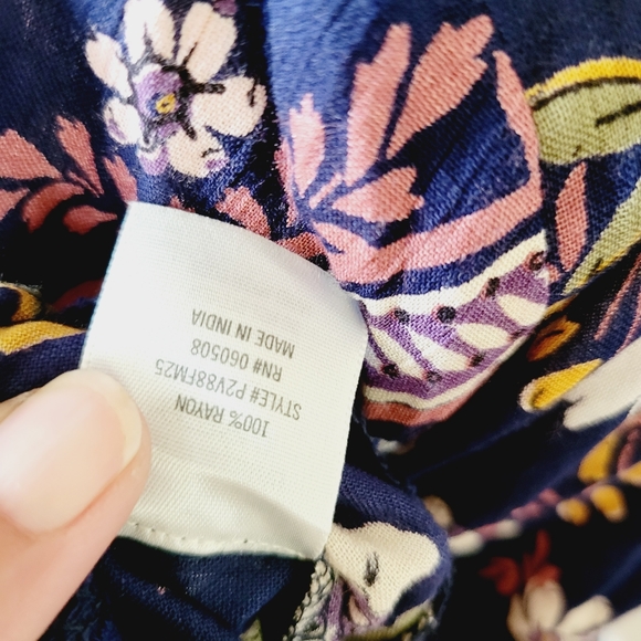 Francesca's dina be. floral blouse size large - Picture 7 of 7